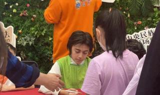 刘烨儿子诺一被指撞脸何炅 刘烨儿子诺一被指撞脸何炅